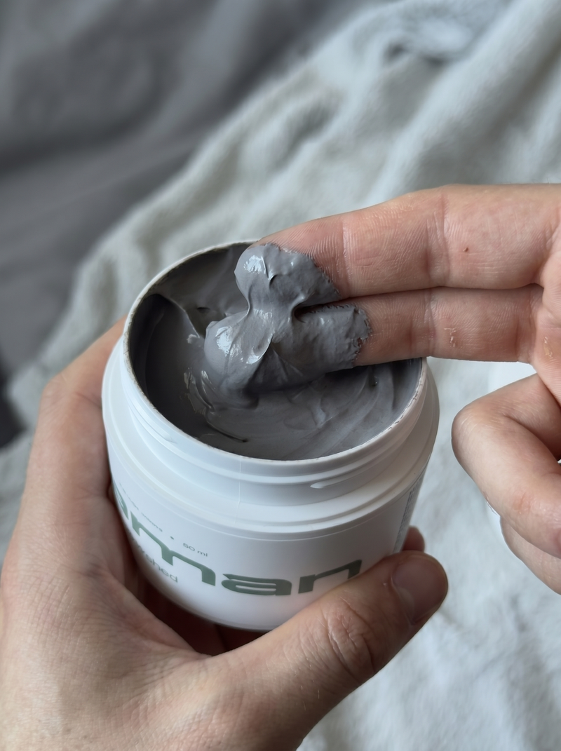 Apply to dry or damp skin
